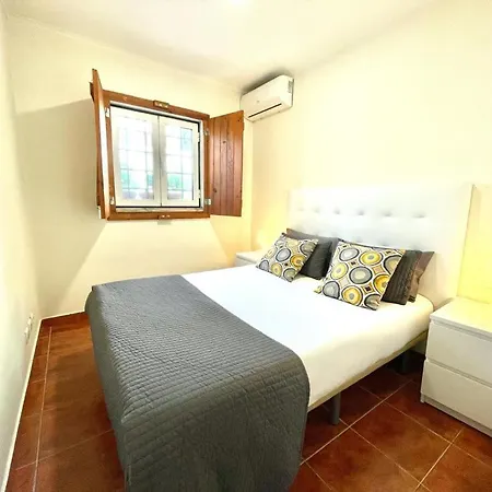 شقة Lisboa, Lisbon, Charming Patio House, , Wifi, Air Conditioning, Near Metro, By Ig