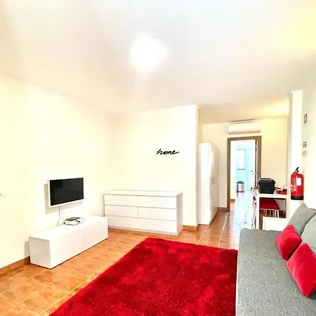 아파트 Lisboa, Lisbon, Charming Patio House, , Wifi, Air Conditioning, Near Metro, By Ig 리스본