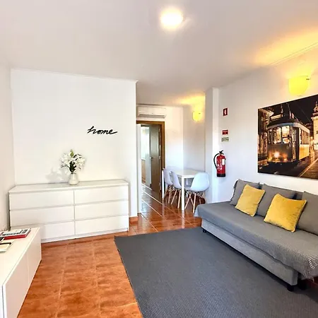 Lisboa, Lisbon, Charming Patio House, , Wifi, Air Conditioning, Near Metro, By Ig شقة *