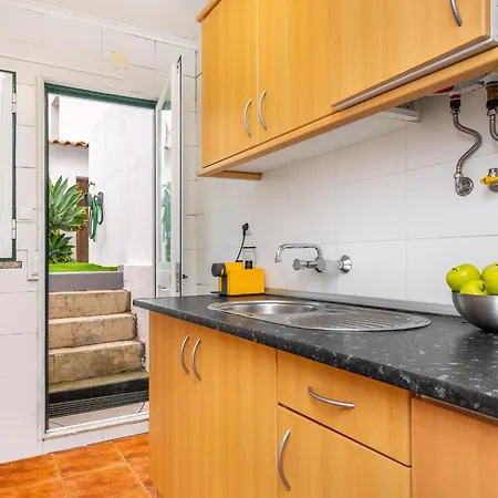 Lisboa, Lisbon, Charming Patio House, , Wifi, Air Conditioning, Near Metro, By Ig شقة *